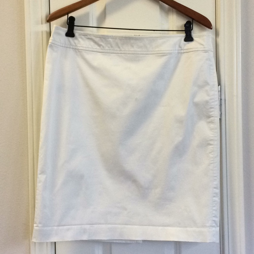 Ann taylor loft white fully lined skirt